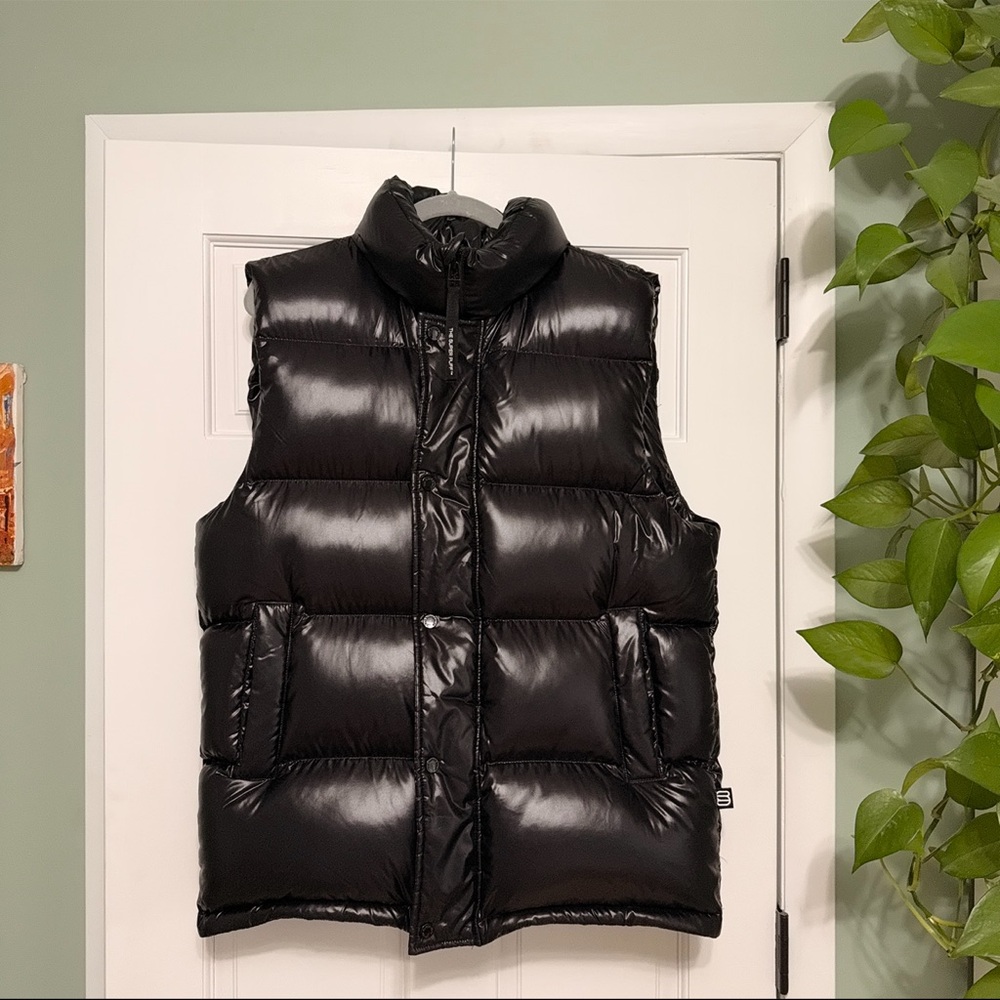 Aritzia Women's Black Puffer Vest